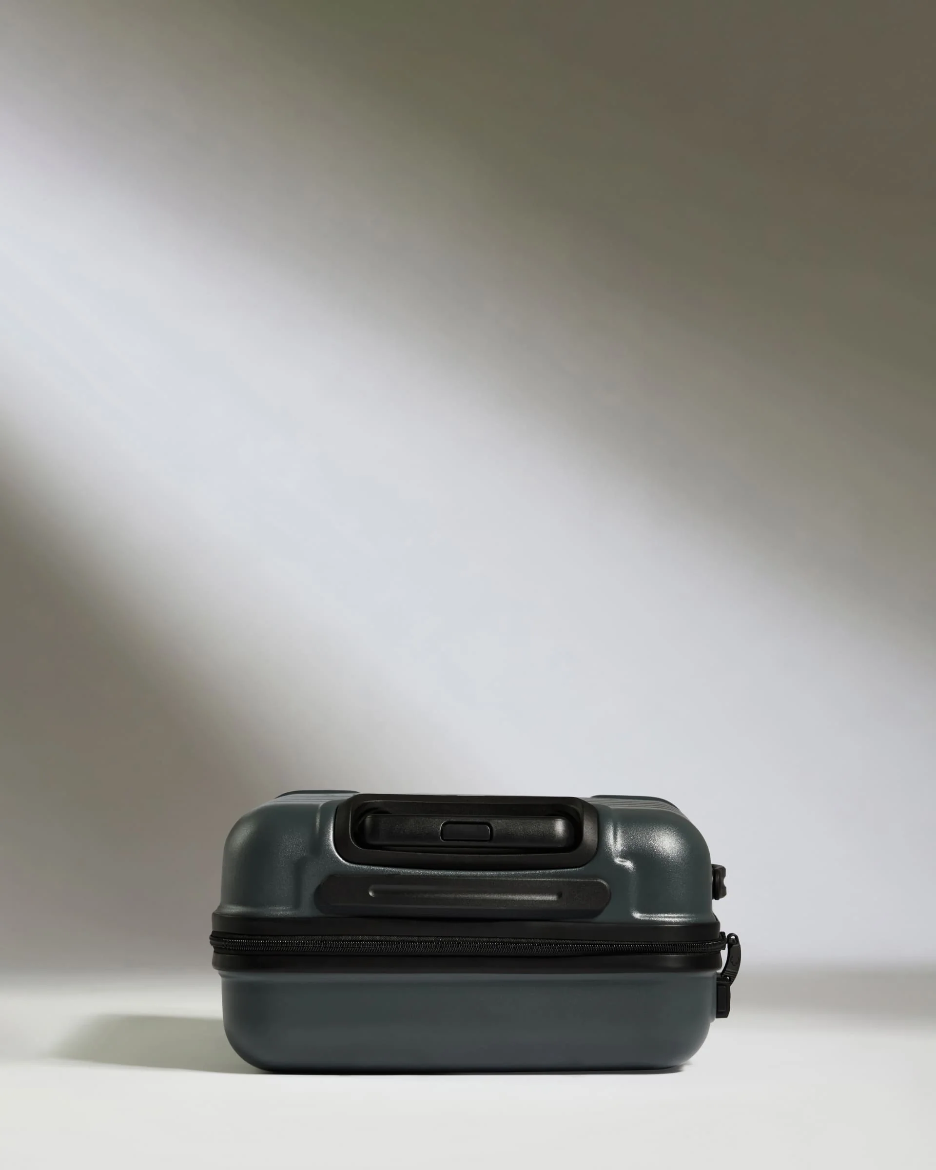 Cabin Suitcase in Granite Grey - Logo - Image 5