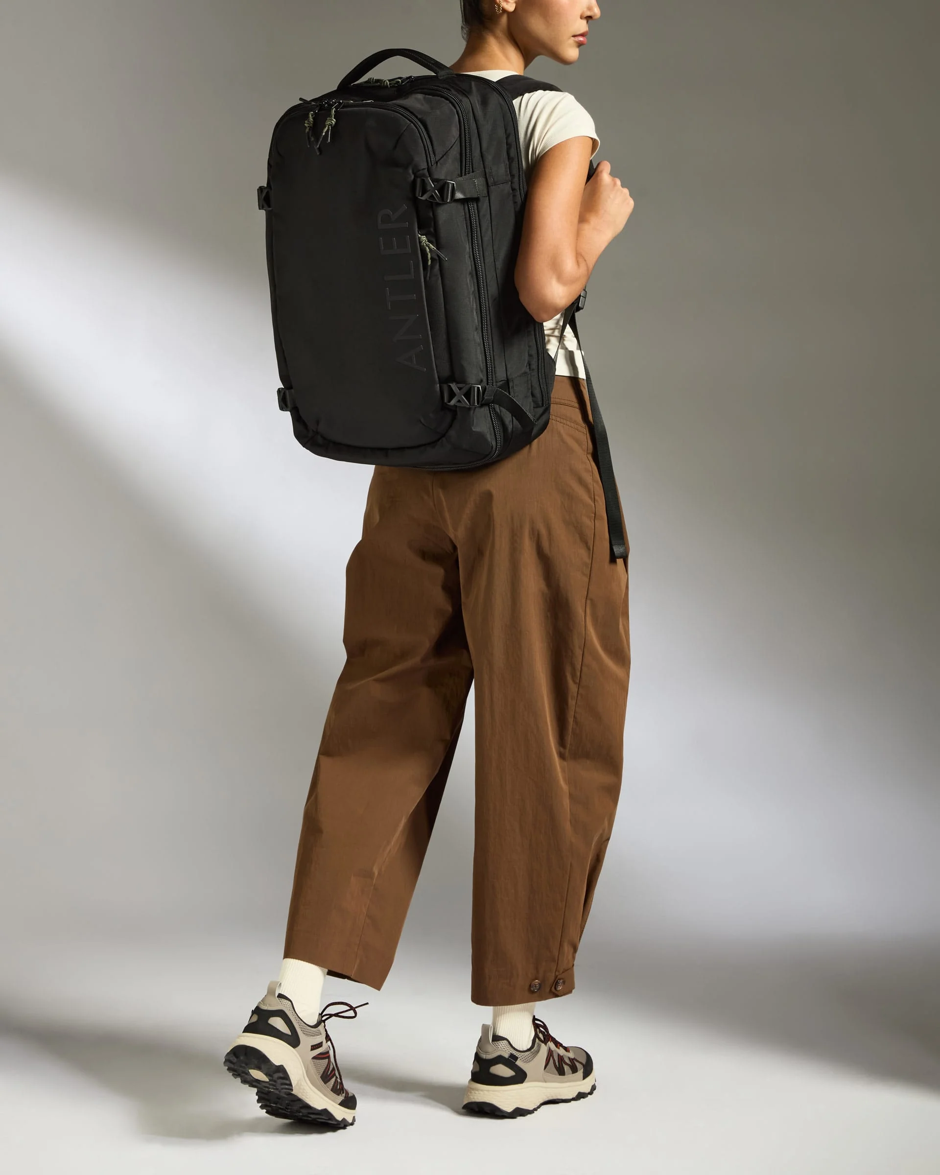 Discovery 45L Backpack in Black - Image 2