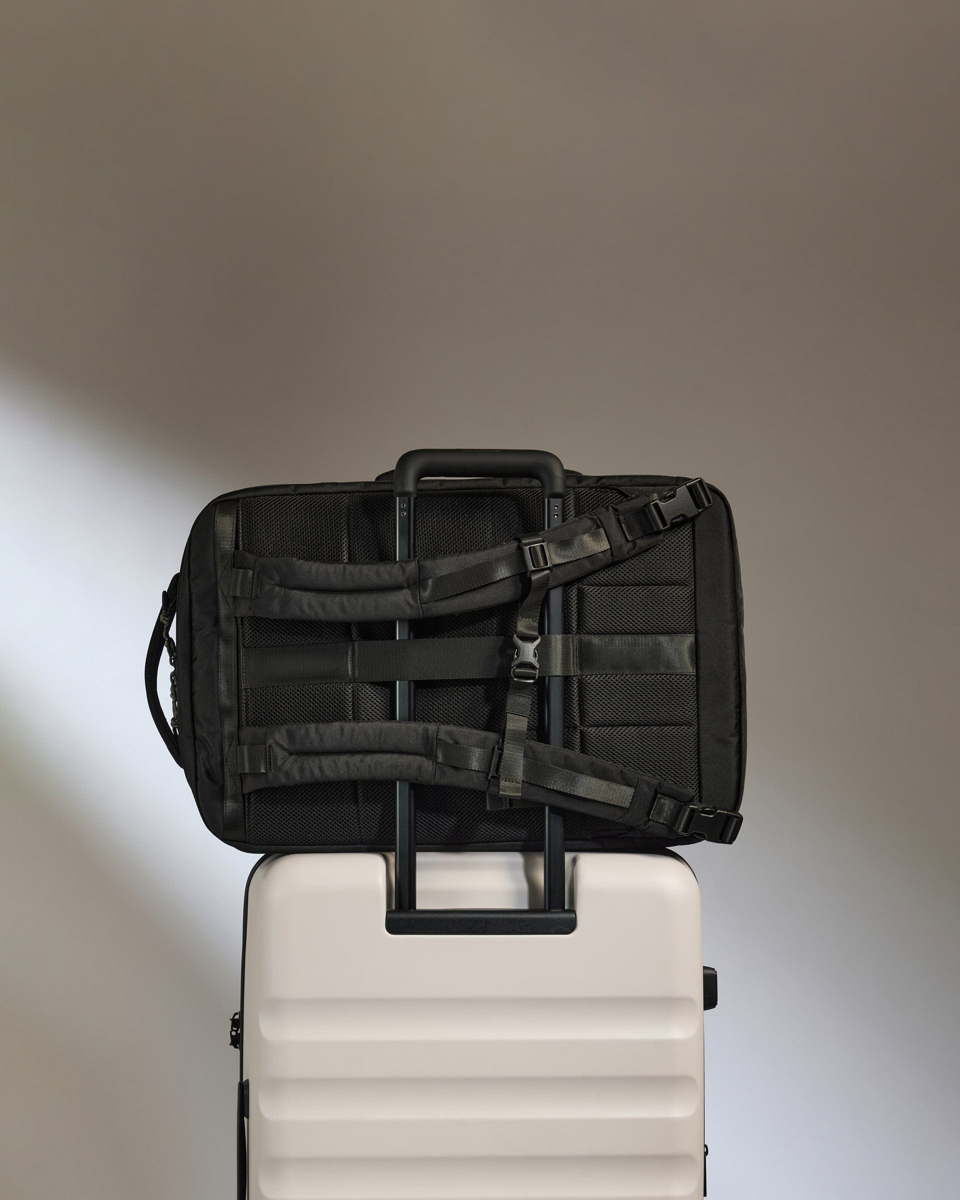 Discovery 45L Backpack in Black - Image 5