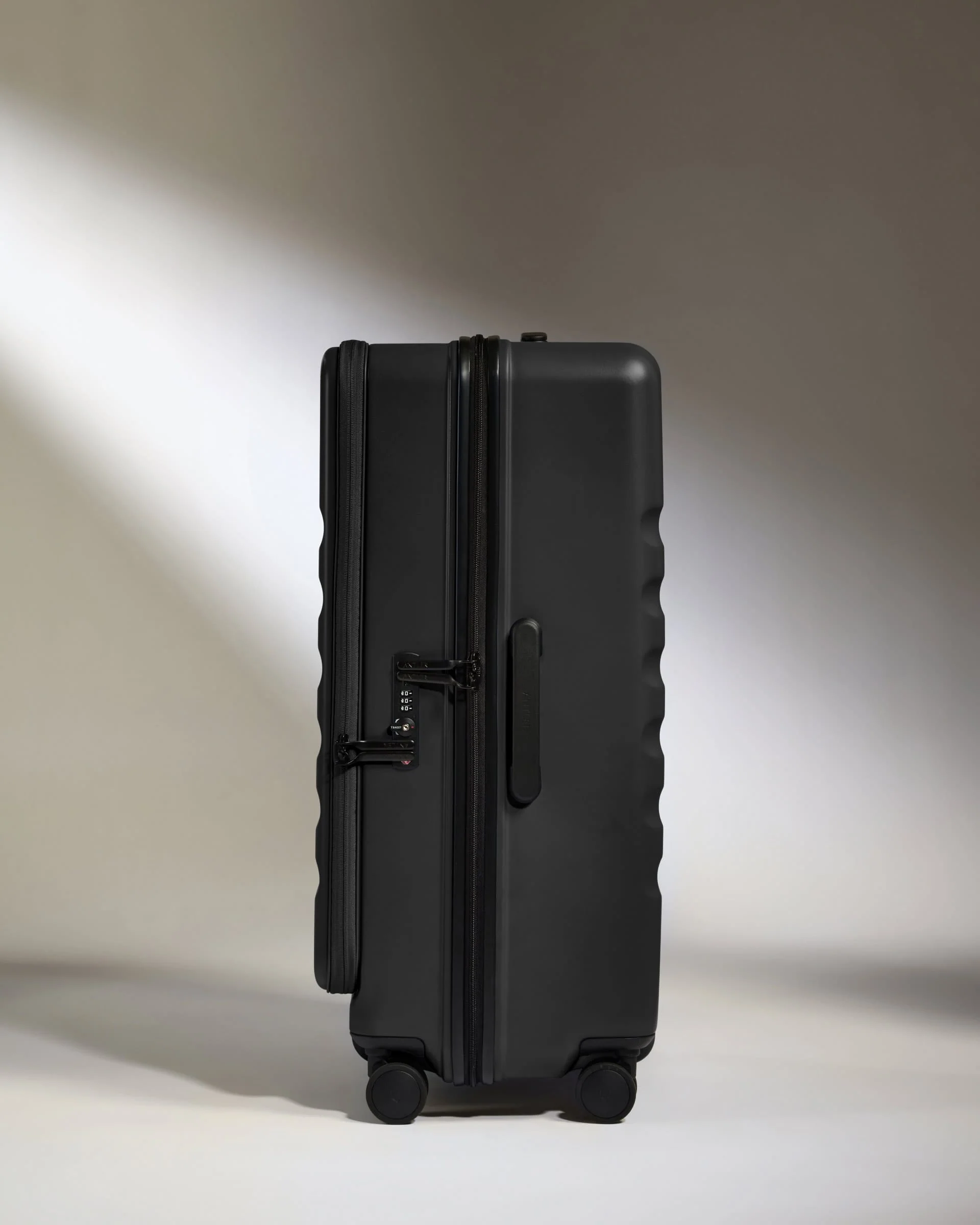 Dual Opening Large Suitcase in Black - Icon Stripe - Image 4