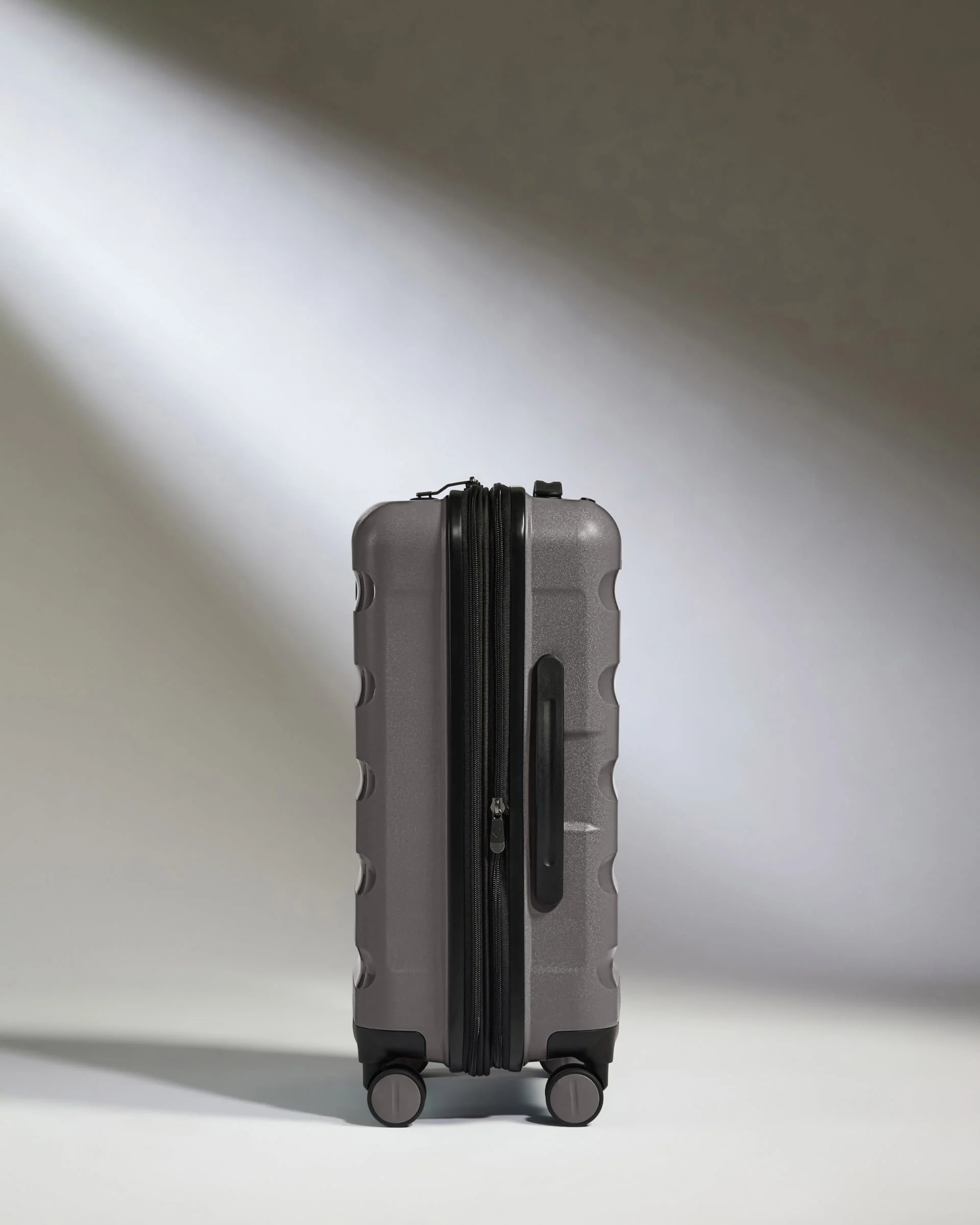 Expandable Cabin Suitcase in Gloss Gull Grey - Logo Stripe - Image 4