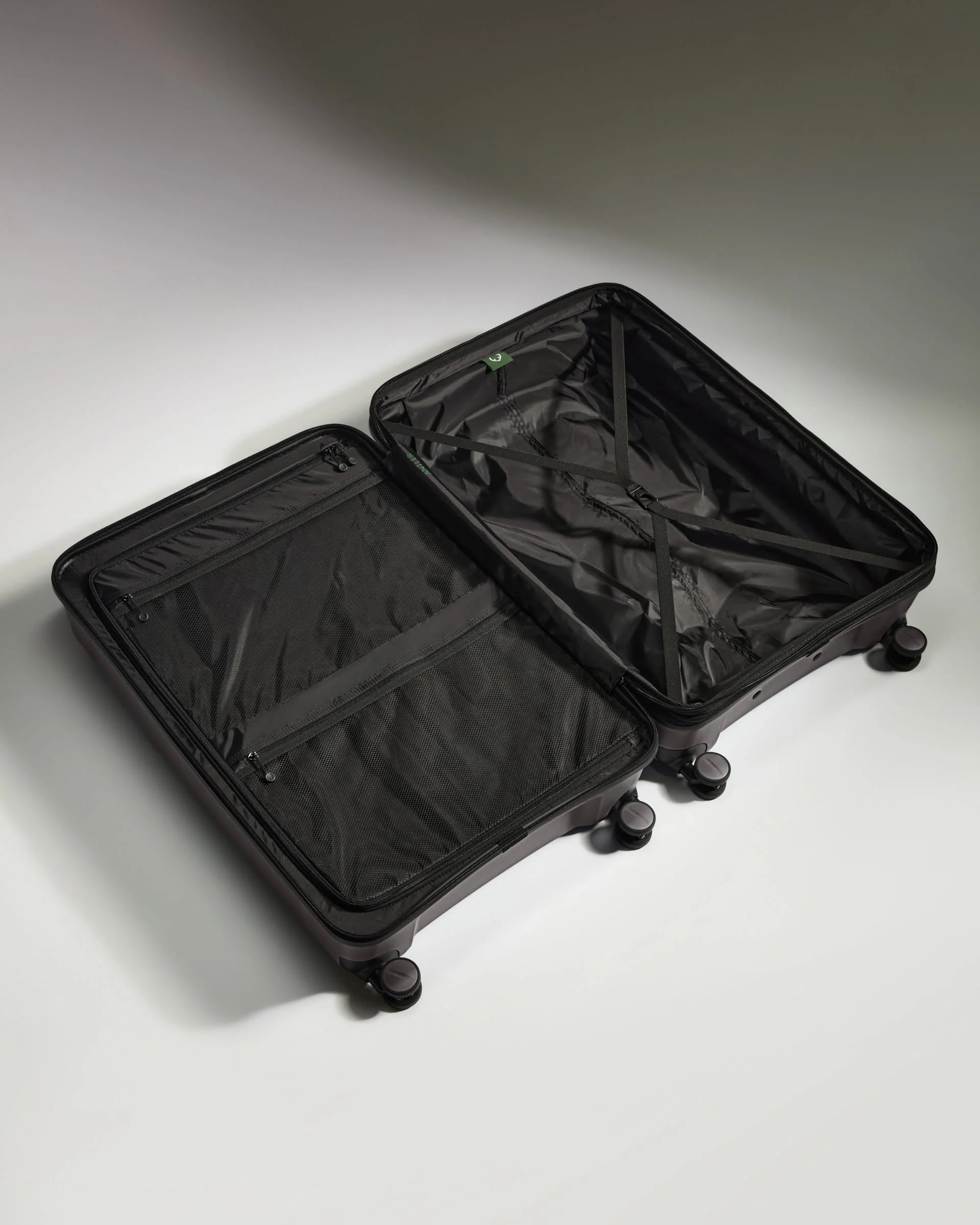 Expandable Large Suitcase in Gloss Gull Grey - Logo Stripe - Image 3