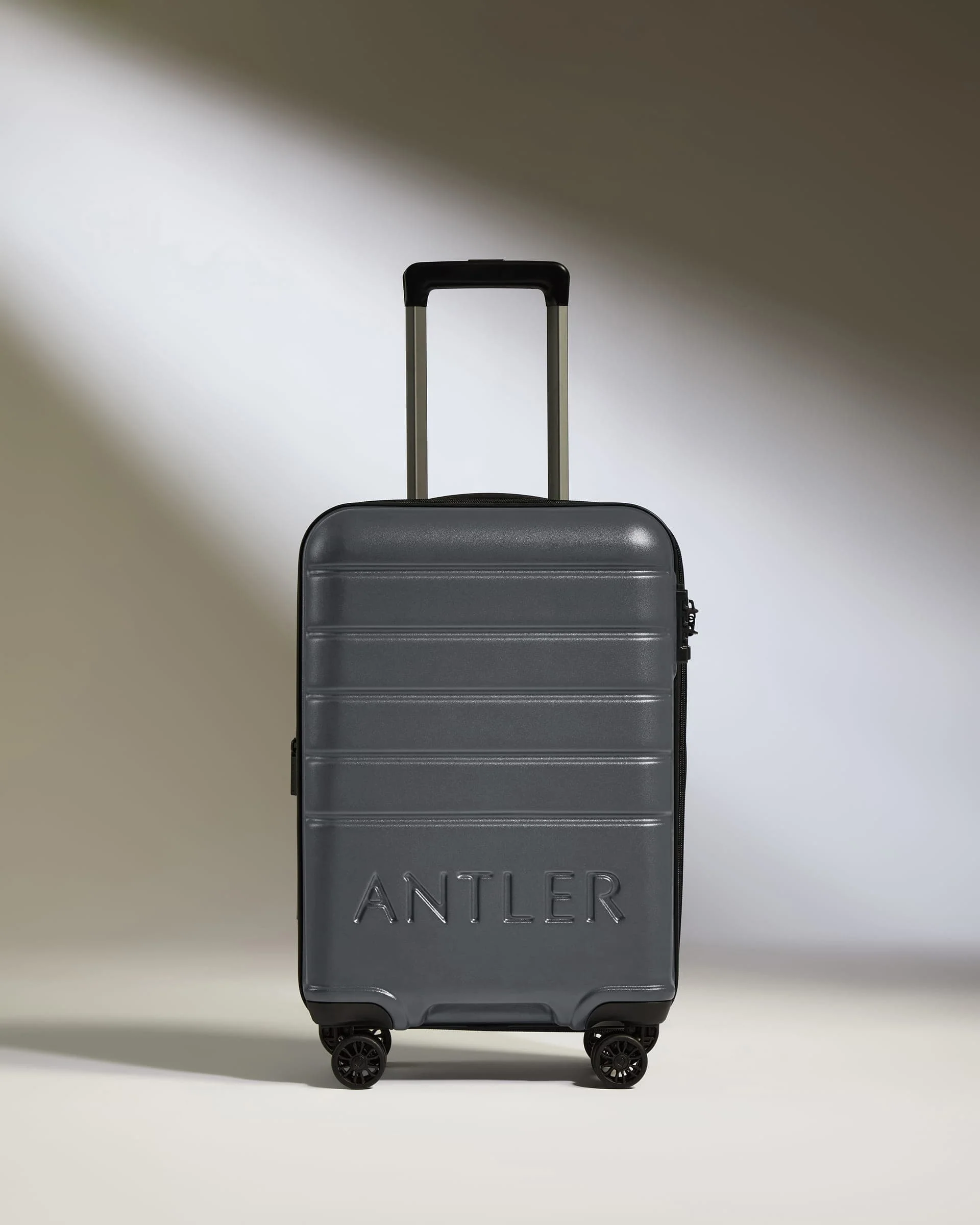 Expandable Suitcase Set in Granite - Logo - Image 6
