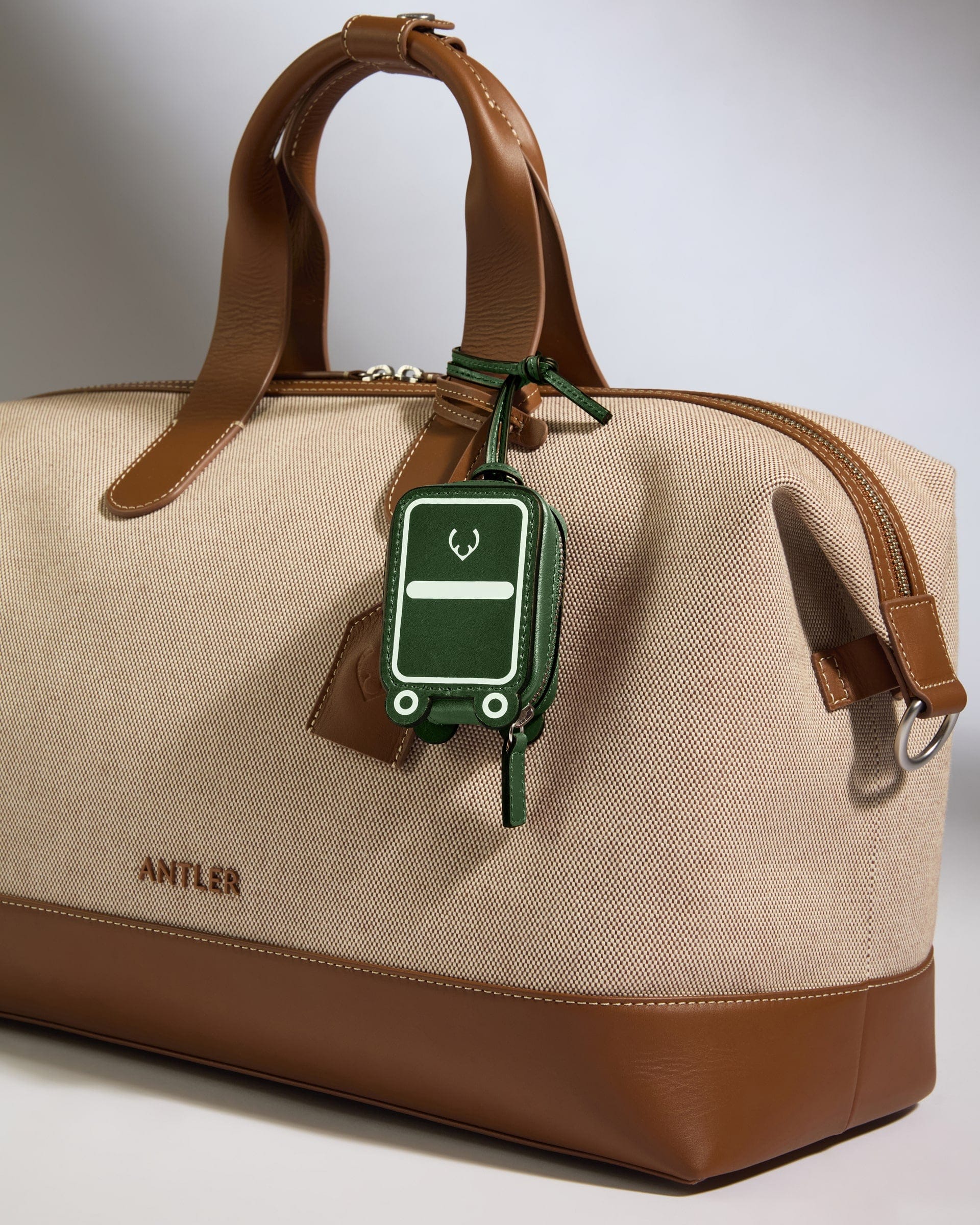 Heritage Leather AirPods Case in Green - Image 3
