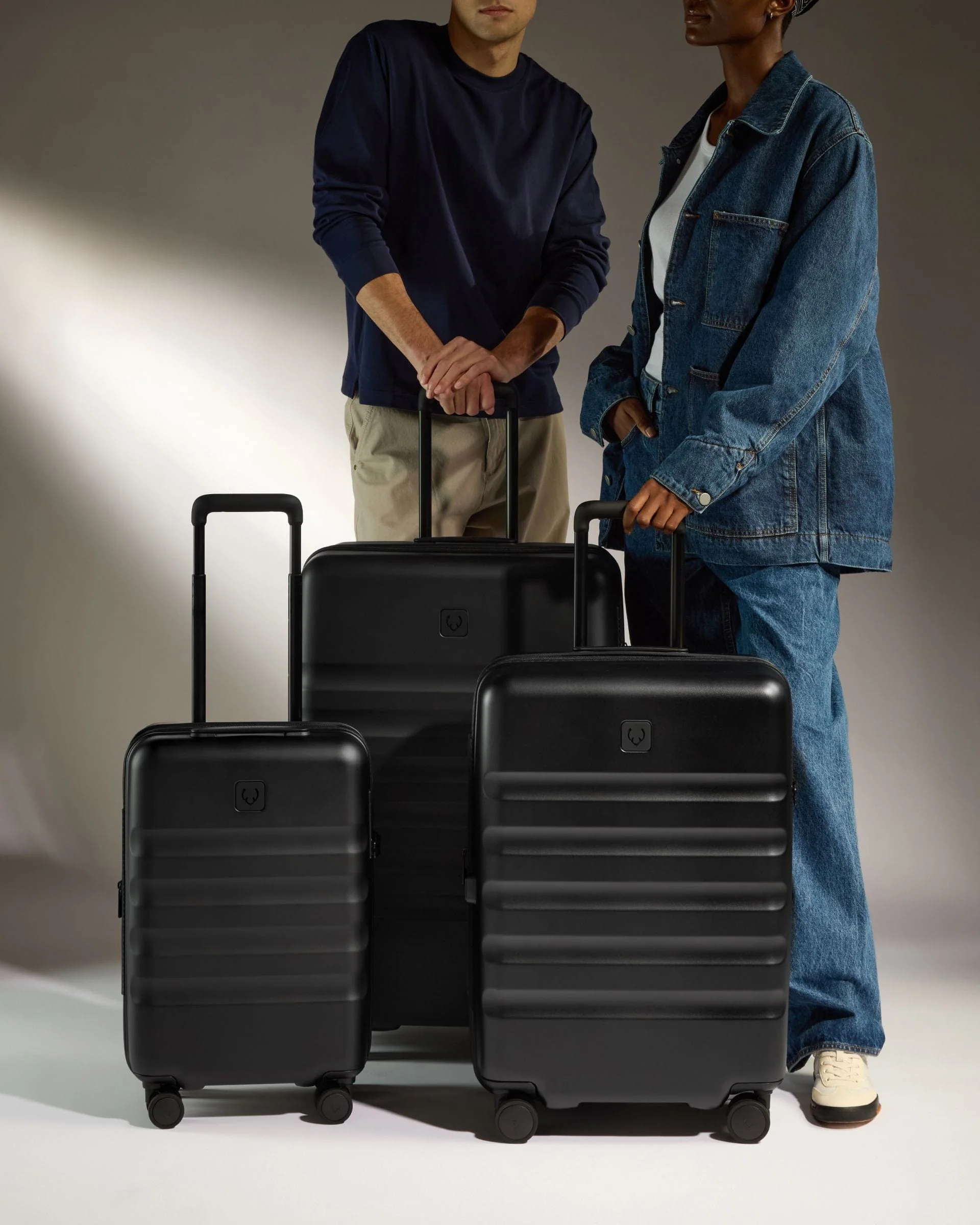 Expandable Cabin Suitcase Set in Black - Icon Stripe - Image 2