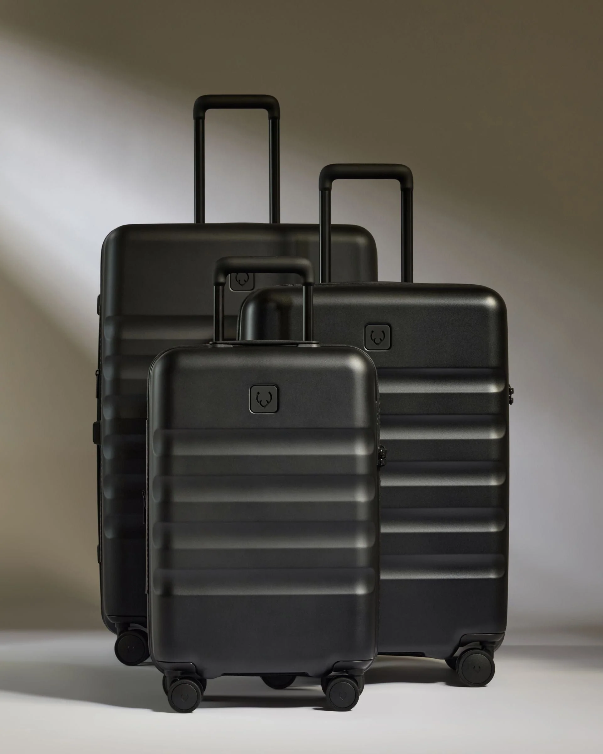 Expandable Cabin Suitcase Set in Black - Icon Stripe - Image 3