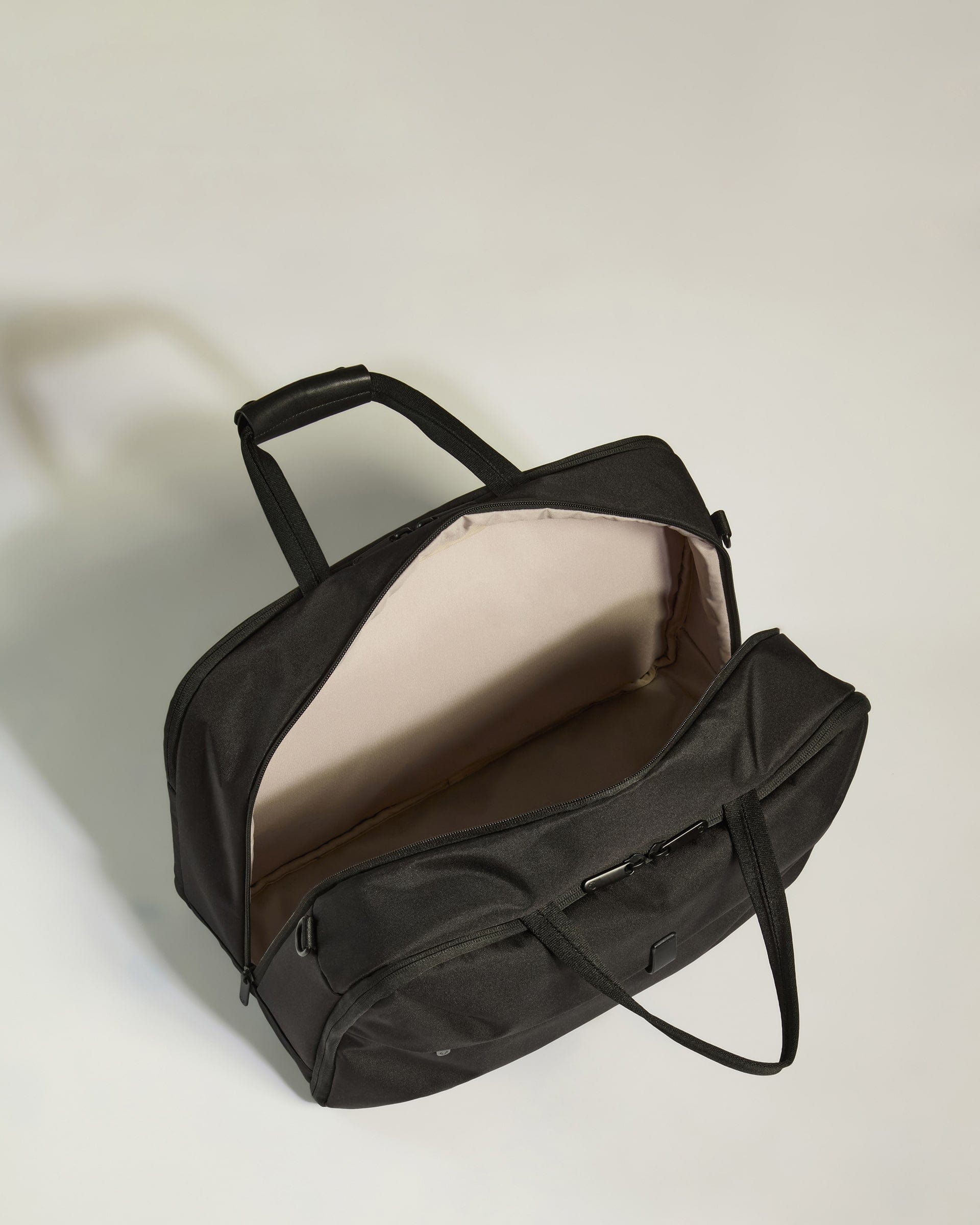 Overnight Bag in Black - Urban Light - Image 4